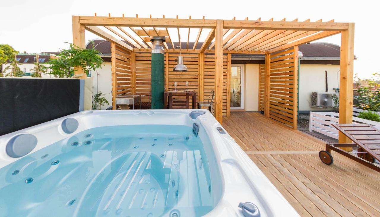 Romantic Studio With Jacuzzi Praga Exterior foto